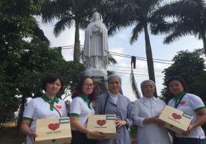 Love Stone sẻ chia yêu thương đến Giáo Xứ Thạch Bích – Hà Nội