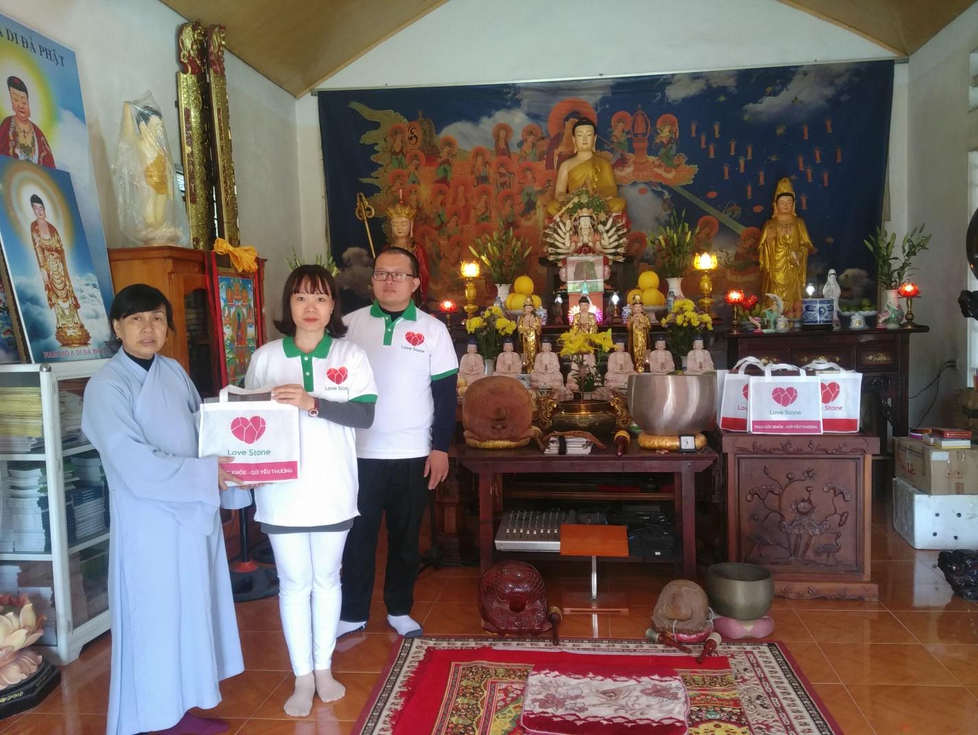 hanh-trinh-1000-ngoi-chua-3