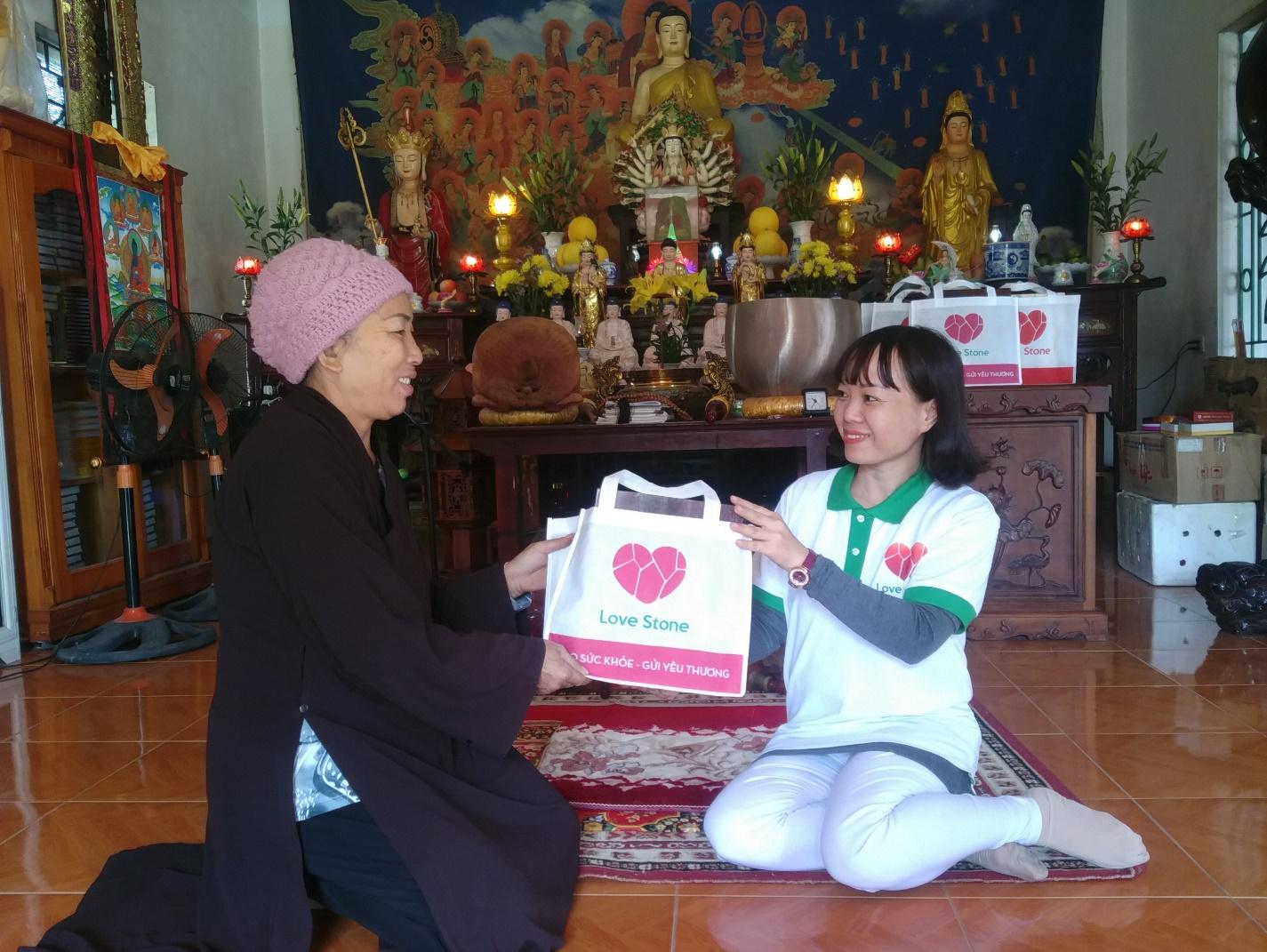 hanh-trinh-1000-ngoi-chua